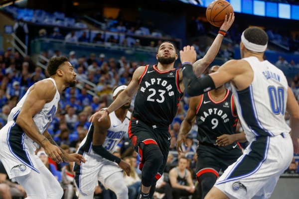 神仙打架！巴恩斯两罚一中演绝杀 残阵猛龙加时险胜76人豪取卡位战