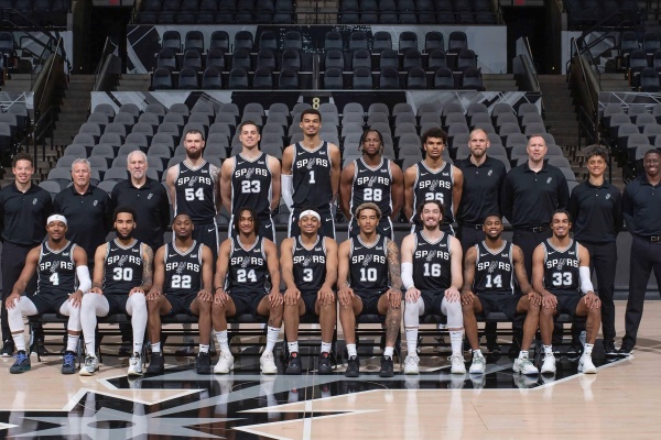 文班亚马统治攻防 马刺112-103击败魔术 终结对手两连胜